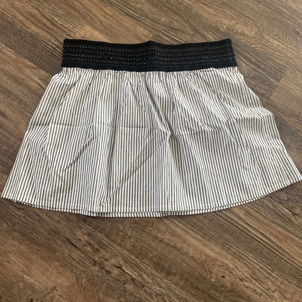 White and gray striped skirt with black waistband